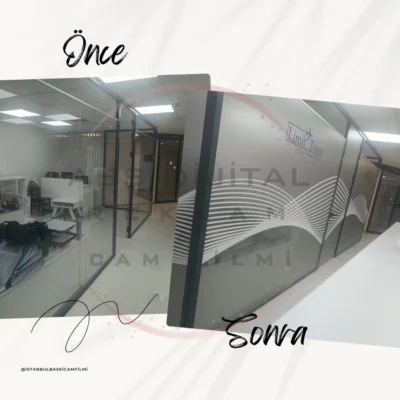 İstanbul'da bir ofis bölme camına uygulanan dekoratif kumlama cam filmi öncesi ve sonrası karşılaştırması.