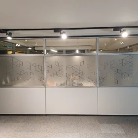 Ofis dekoratif kumlama cam filmi, desenli cam bölme gizlilik